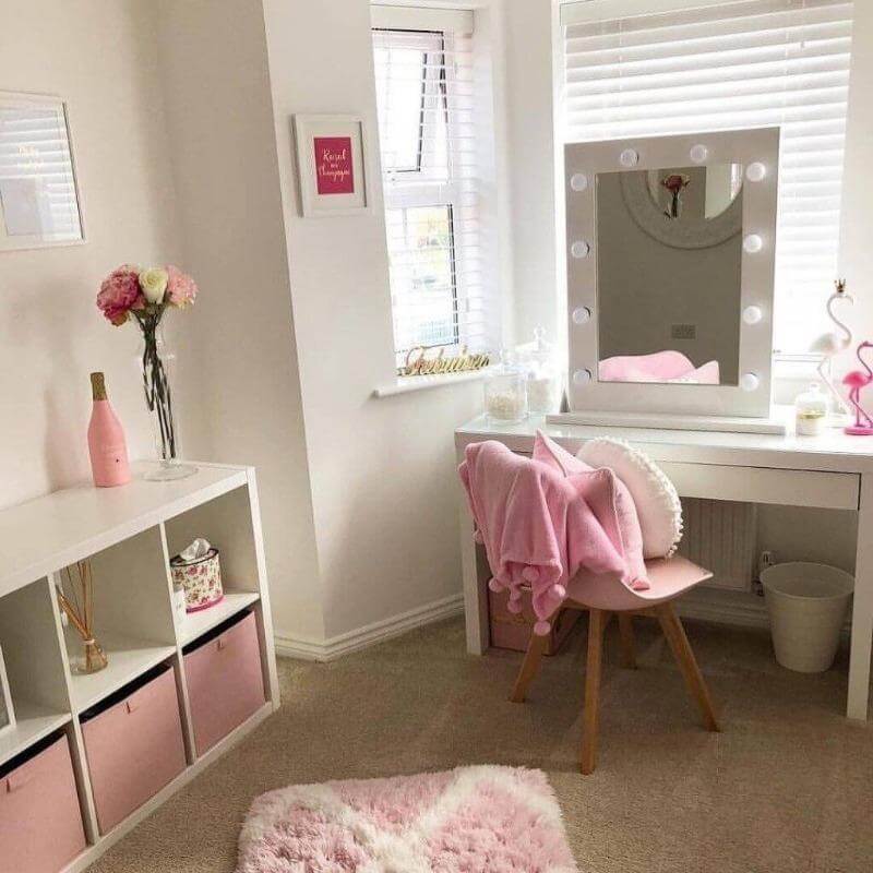 The Importance of Proper Lighting When Doing Your Makeup