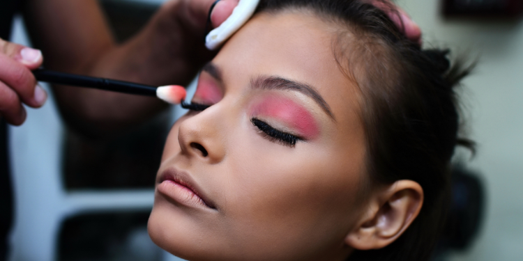 How to Become A Professional Makeup Artist