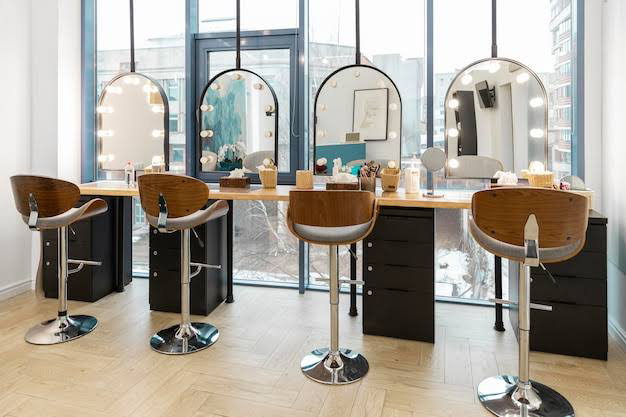 How to Choose the Right Window Mirror for Your Home Salon or Makeup Studio