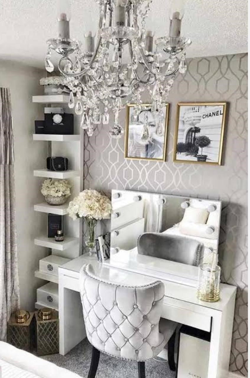 How to Dress a Dressing Table: Style & Space Efficiency