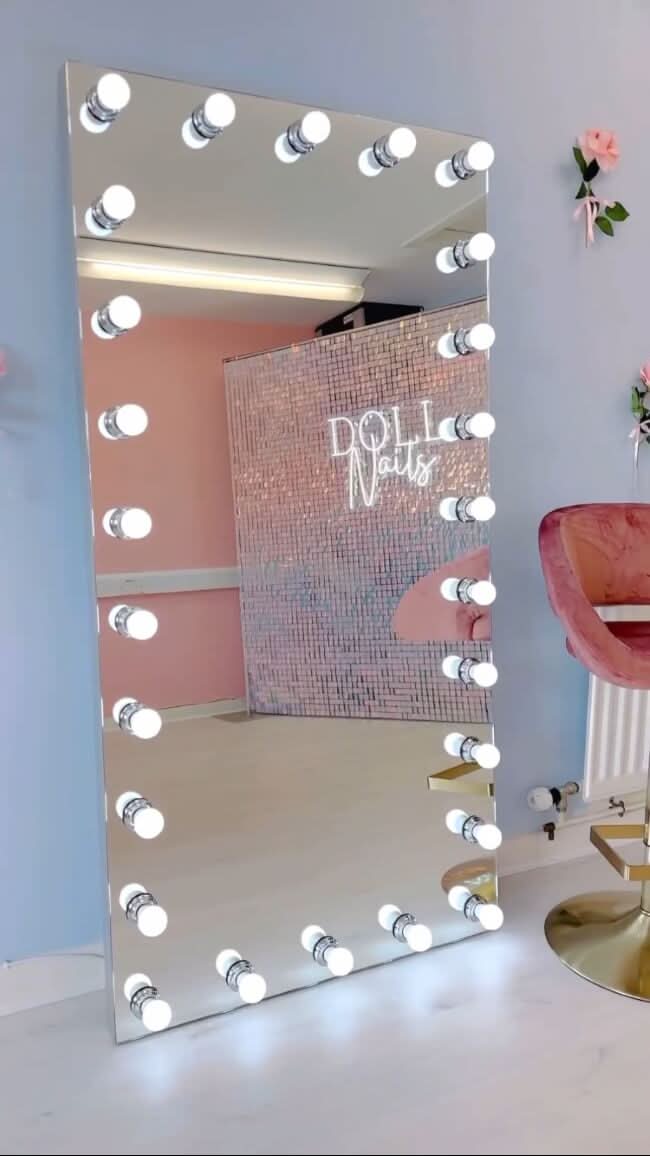 Keira Hollywood Mirror XXL 170x87cm with 28 bright bulbs and dimmer for makeup in stylish dressing room setting