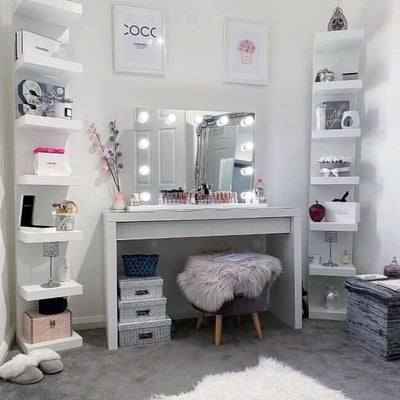 Hepburn Hollywood mirror with lights for a professional dressing table